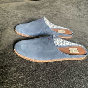 Ellen Degeneres espradrilles